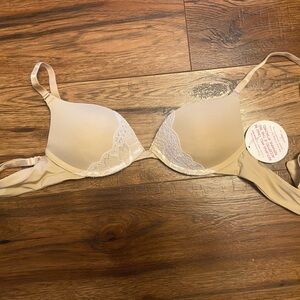 NWT Undies Bra Extreme Push-up 32A Beige Nude undies.com lace trim underwire